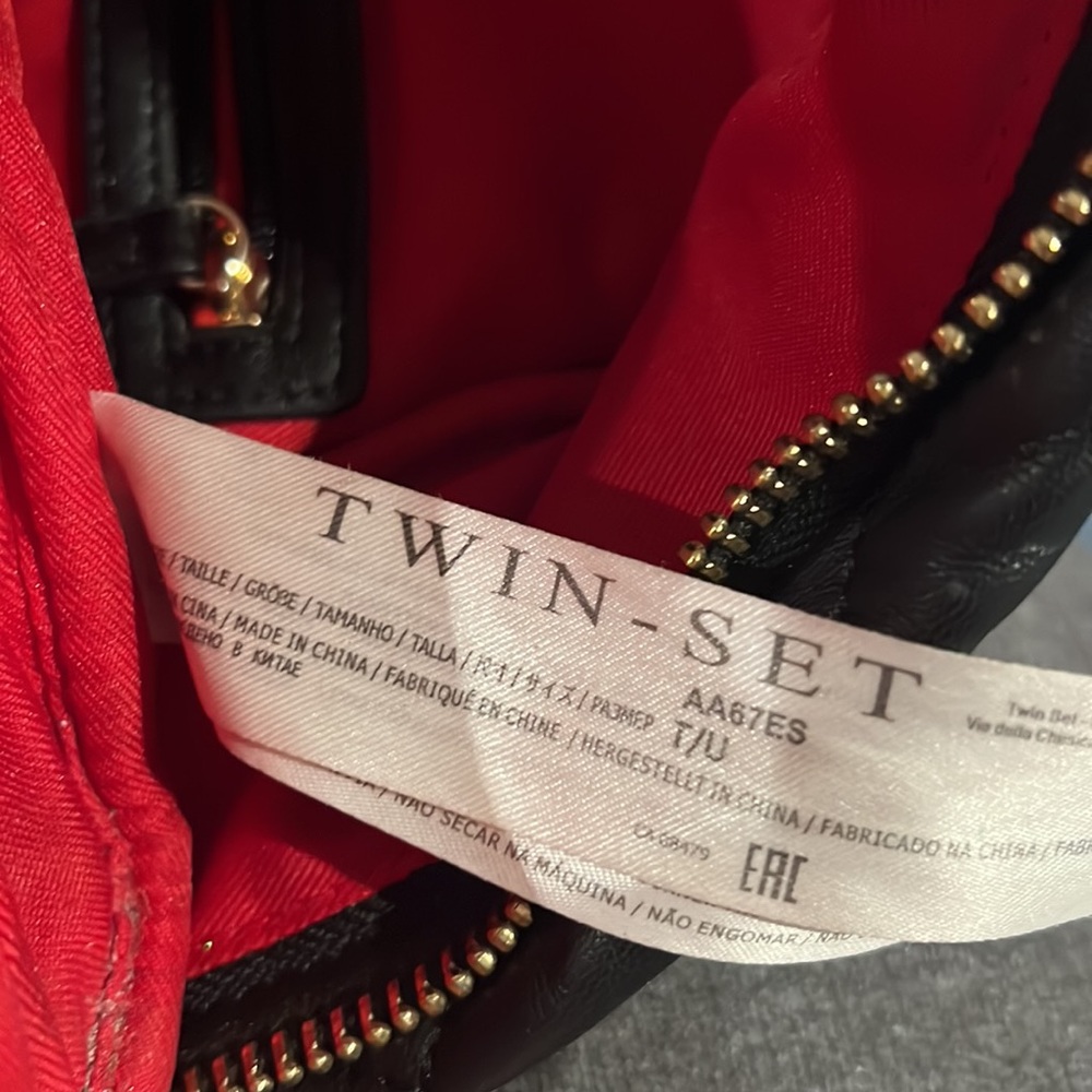๐น Twin-Set Quilted Backpack - Picture 8 of 10